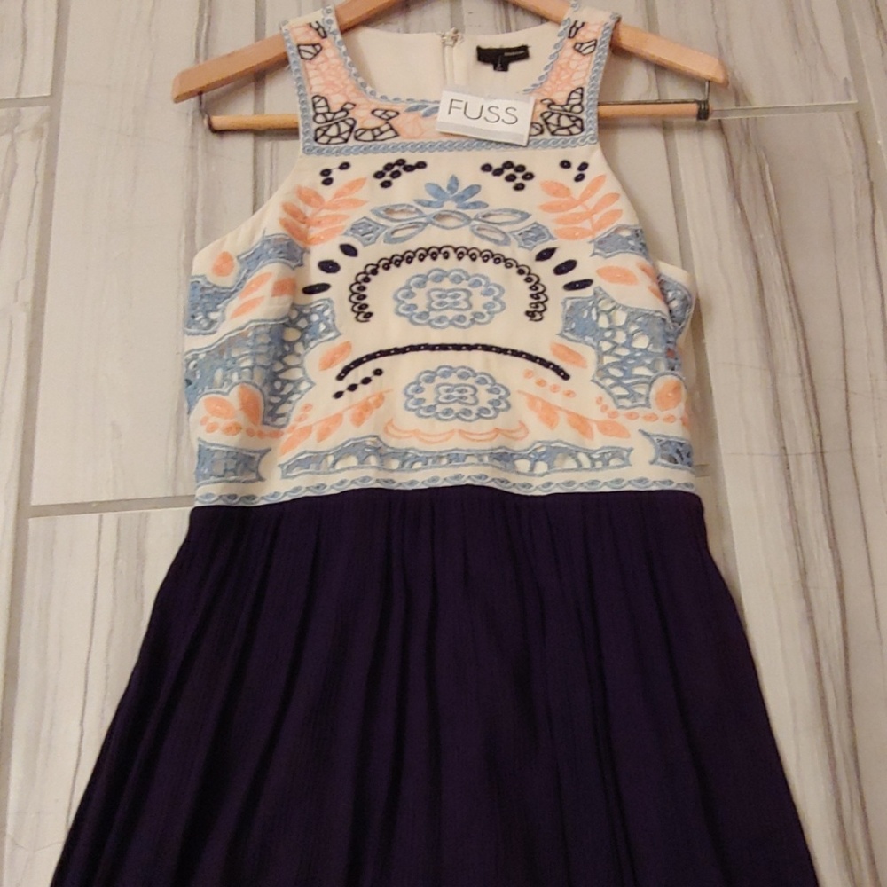 Dress - Picture 3 of 4